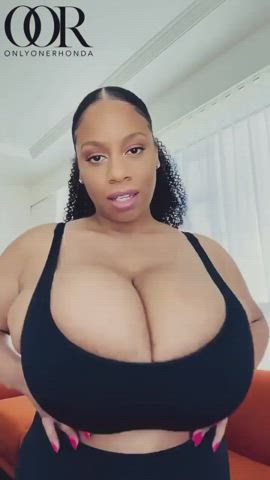 cleavage huge tits jiggling clip