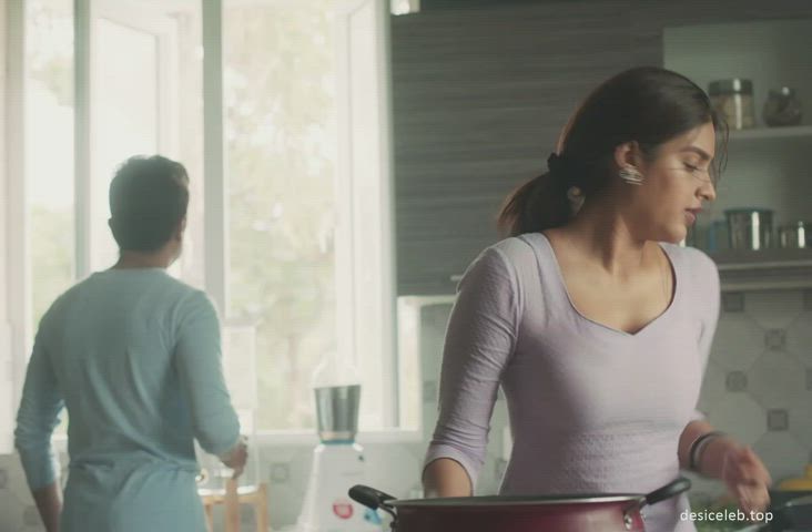 celebrity cleavage desi clip