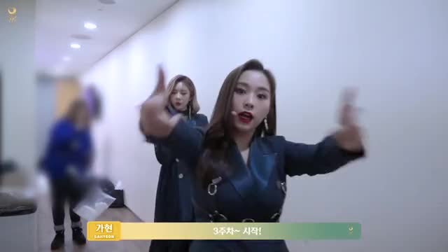 Yoohyeon walks past