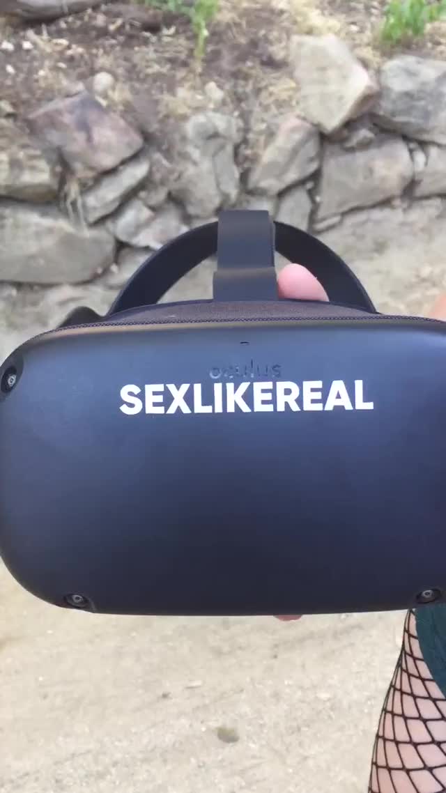 Pornstar Lacy Lennon BTS on VR porn set for SexLikeReal.com