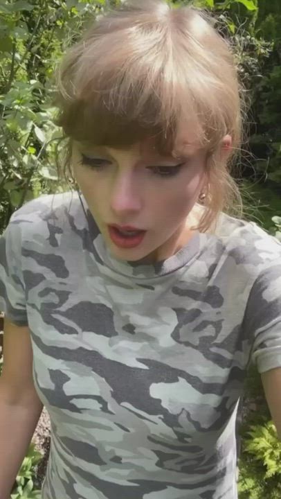 Celebrity Cute Taylor Swift clip