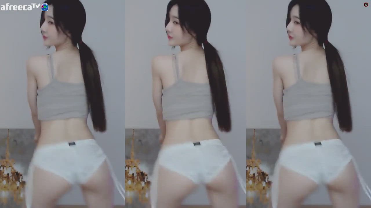 Asian Dancing Korean Twerking clip