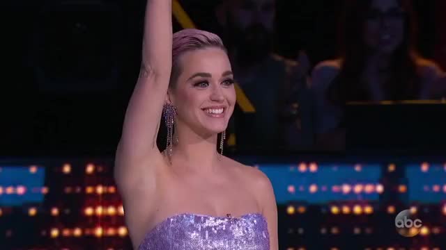 Katy Perry sniffing her armpits American.Idol.s16e14