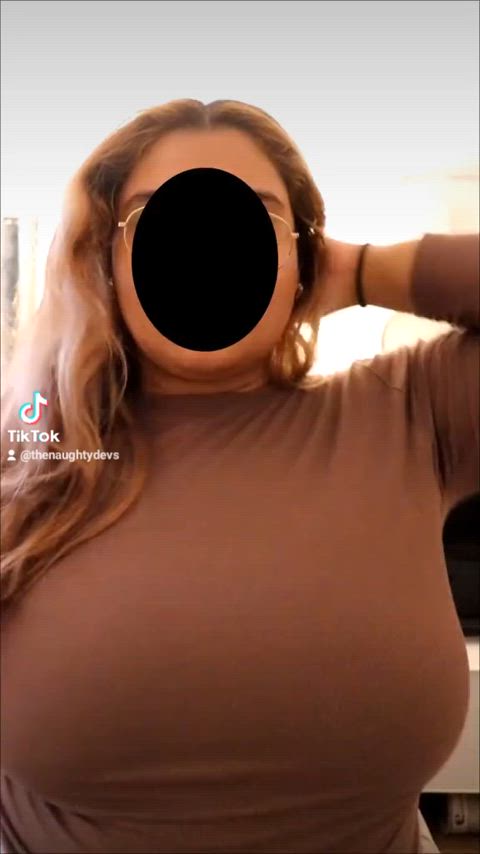 big tits busty clothed clothing dance dancing striptease tease tiktok fansly-uk clip