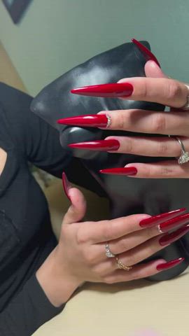 Very long red nails 🩸
