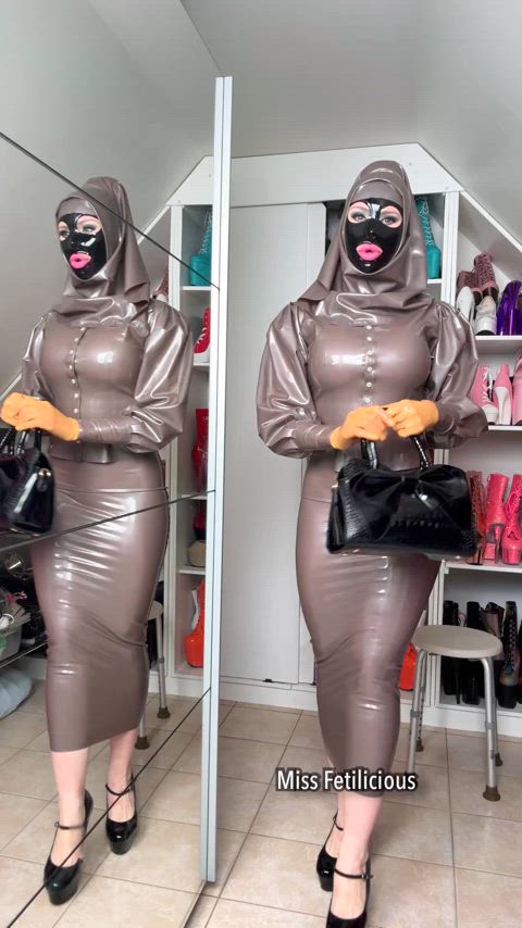 femdom fetish findom hijab kinky latex latex gloves lips mask rubber onlyfans-creators