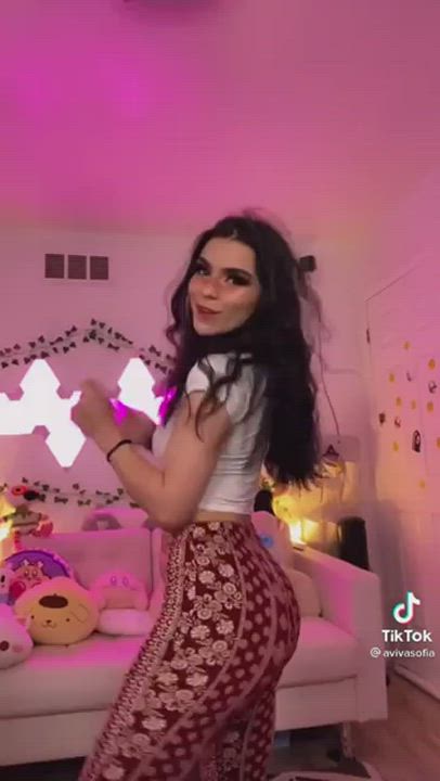 Ass Jiggling TikTok clip