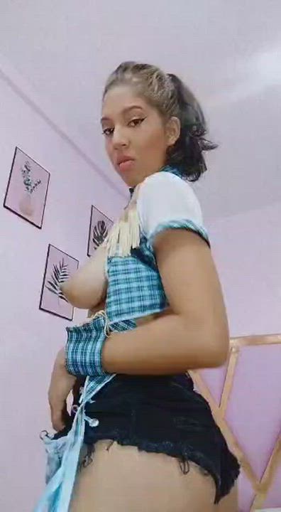 Colombian Cute Latina MILF clip