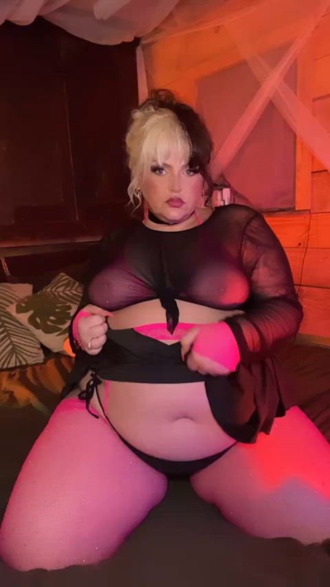 big tits curvy hips pretty clip