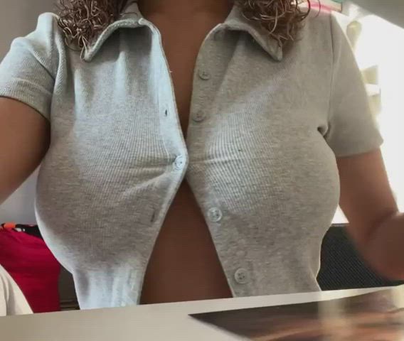 bouncing tits ebony titty drop clip