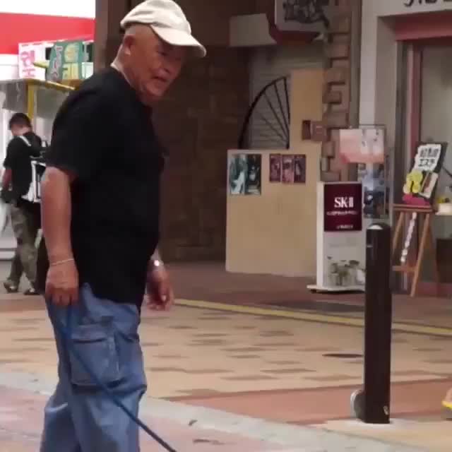 Man lives with pet alligator for the past 34 years