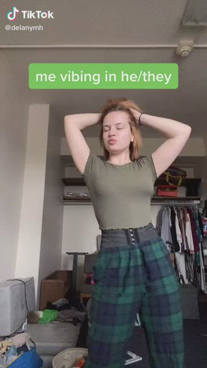 Bouncing Tits Braless TikTok clip