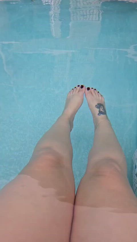 Love having my feet in the pool 