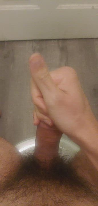 Jerking in the bathroom, kinda hope my roommates could hear 😘