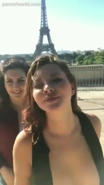 Video: http://pornofworld.com/public/p284.html <=> amateur flashing outdoor