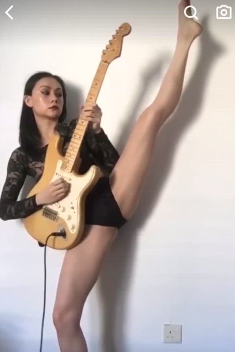 She can’t stop being a slut for a second before playing her guitar. WWYD?