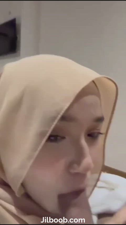 Amateur Asian Blowjob Cute Girlfriend Hijab Malaysian Muslim Sucking Teen Porn GIF