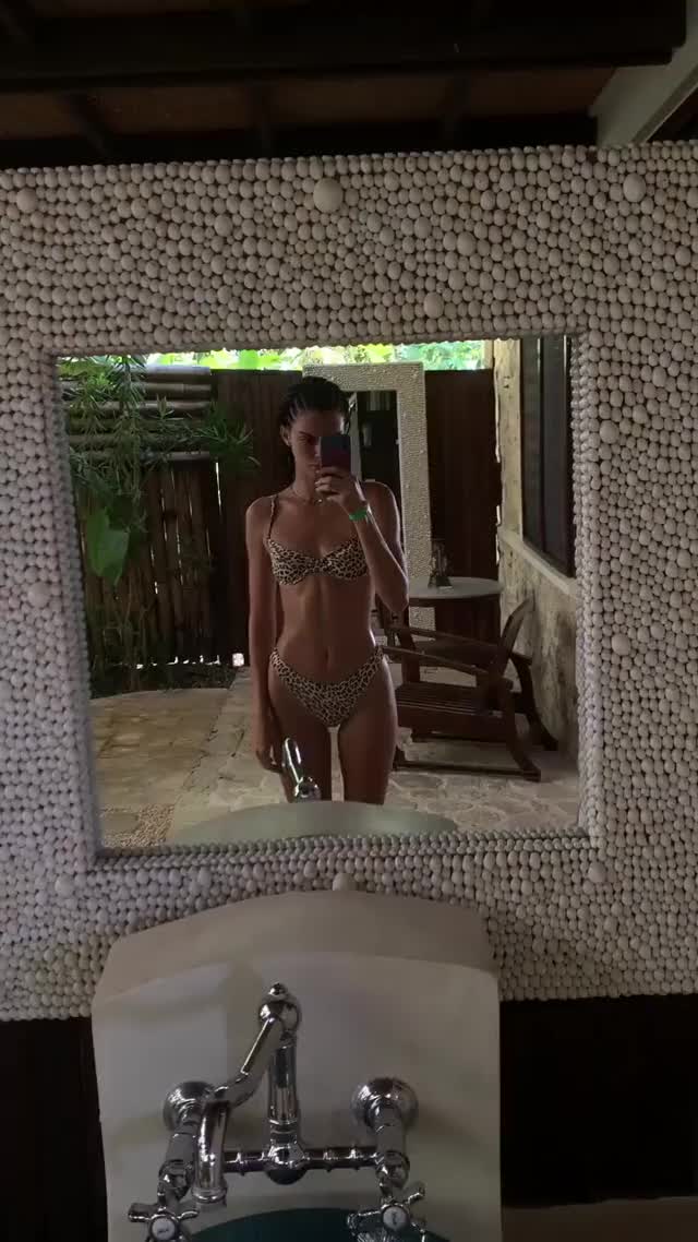 Kendall Jenner - Instagram Story, 08/27/2019