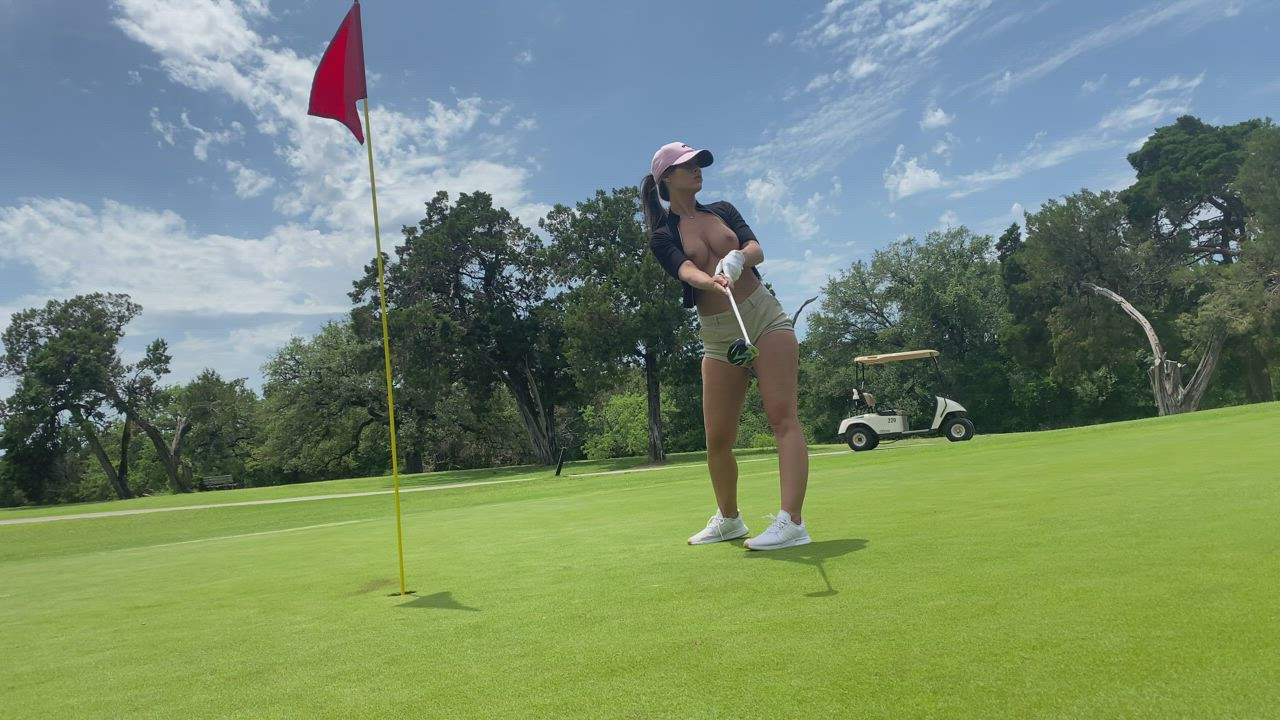 Who likes golf? I need lessons 🥺