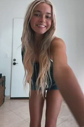 amateur american barely legal blonde gymnast skirt small tits tanned tight clip