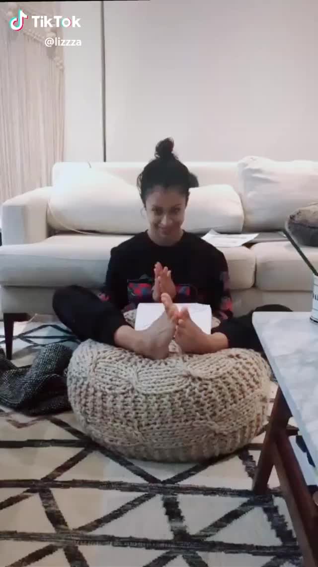 Liza koshy feet clap