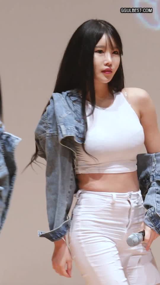 Pocket Girls Yeonji Tight white pants.gif