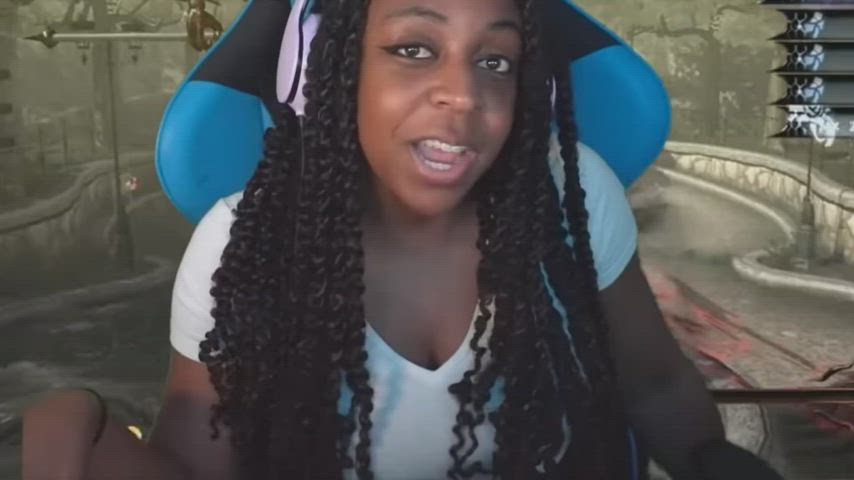 Busty Cleavage Ebony clip