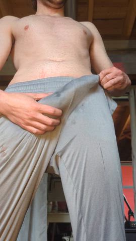 Gray sweats = huge dick 