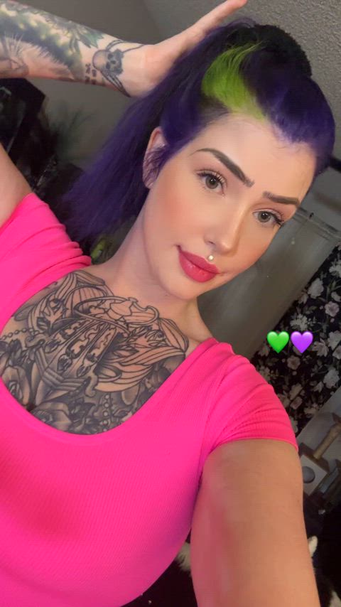 If you think I’m pretty give me an upvote 💜😻