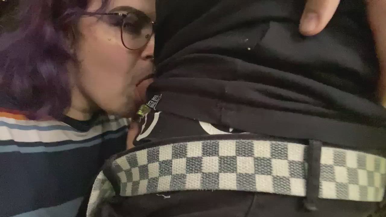 My girlfriend sucking a stranger’s cock in the woods 😭😭