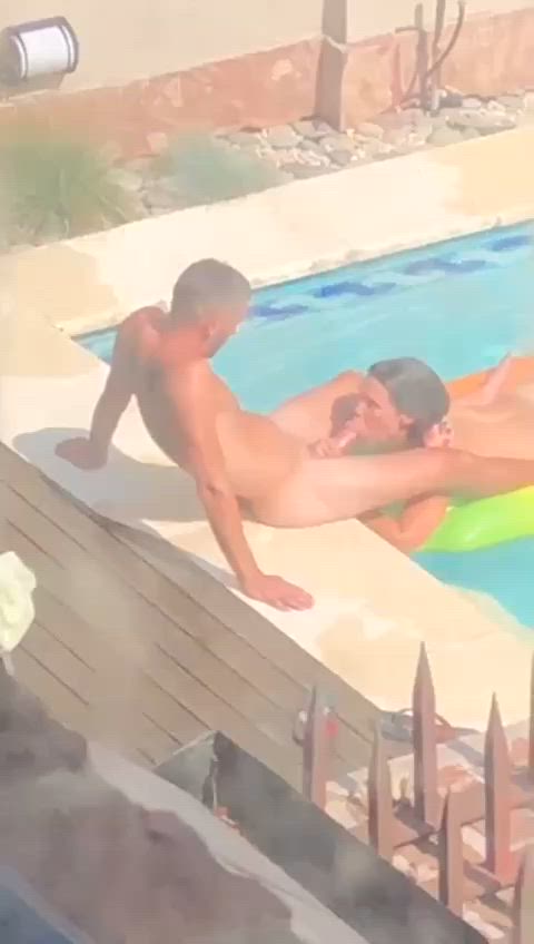 amateur blowjob swimming pool voyeur blowjobs public-cum-sluts real-couples clip