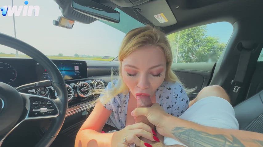 Kisankanna swallowing cum in a car