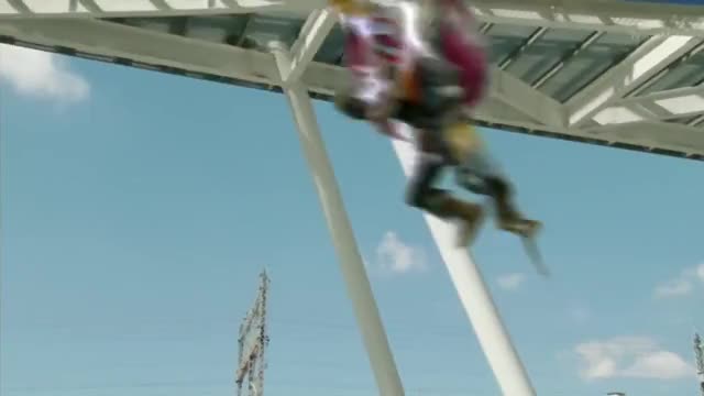 Kamen Rider Wizard tanks smash from Gargoyle, then lift and throws him