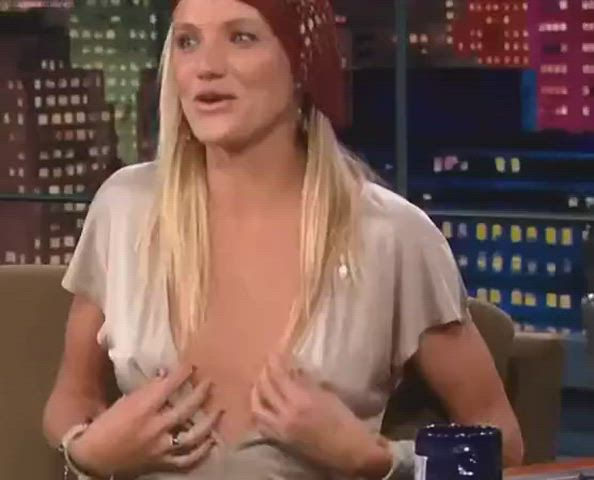 cameron diaz cleavage sexy clip