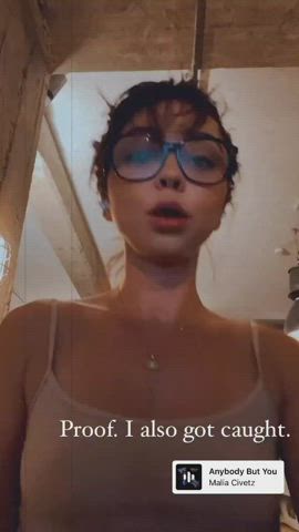 brunette celebrity cleavage glasses pokies sarah hyland small tits clip