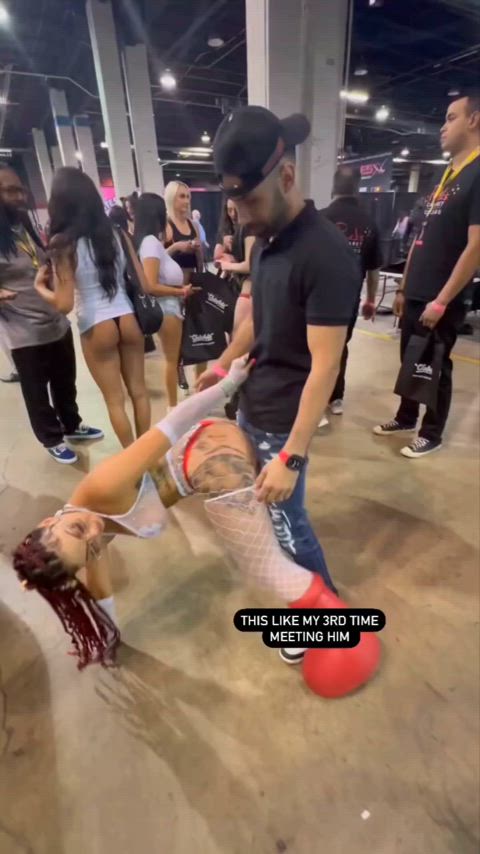 ass shaking convention twerking clip