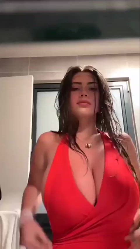 accidental amateur big tits natural tits nipslip teen tits clip