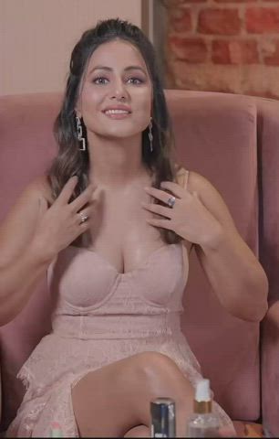 bollywood celebrity cleavage clip