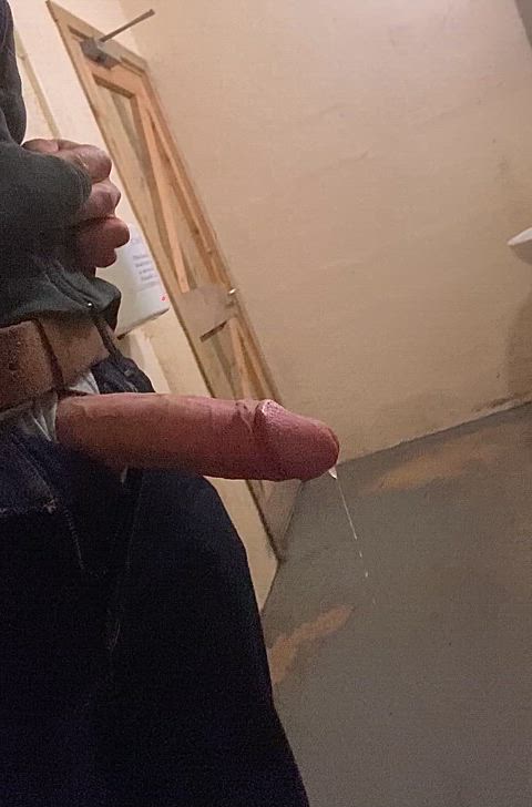 Risky Cumshot in public toilet! 😱