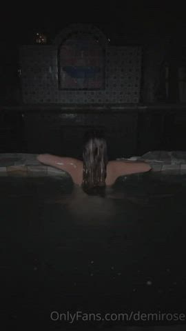 Big Ass Brunette Wet clip