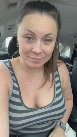 Nothing like a road trip with tits