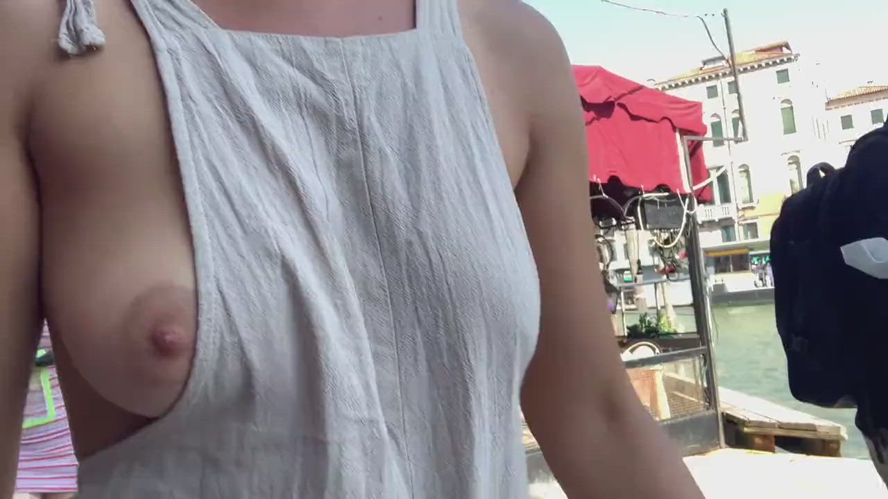 Flashing Public Selfie Tits clip