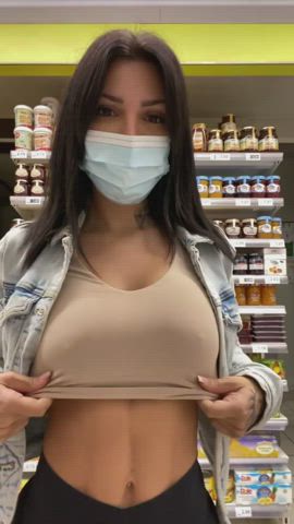 Big Nipples Big Tits Fitness Flashing Latina MILF Mature Public Titty Drop clip