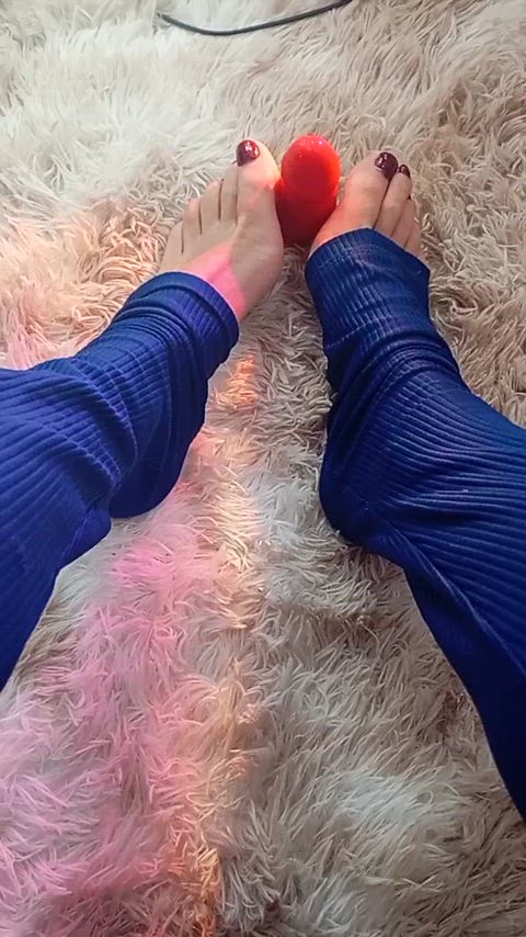 feet feet fetish master master/slave feet-view latinas long-sexy-legs softcore clip