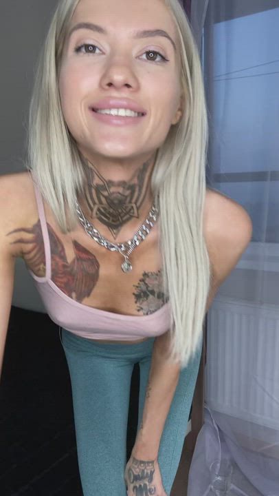 Petite blonde with a great ass and a wet pussy, wanna eat me ?