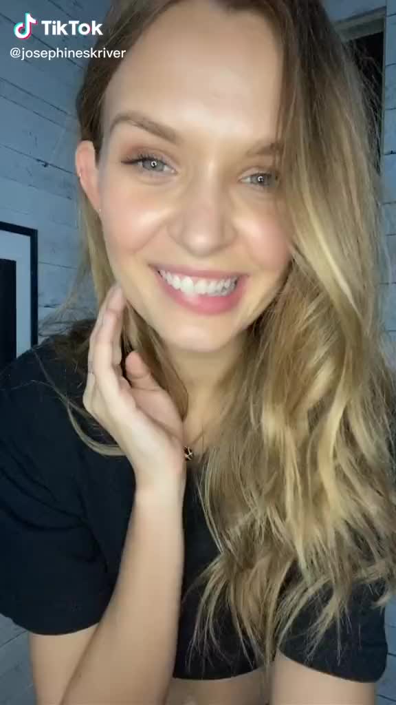 Josephine Skriver clip