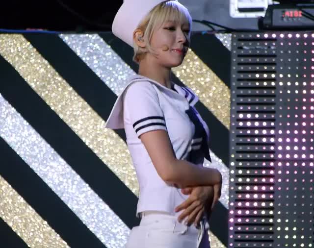 140913 용기백배콘서트 AOA 초아 짧은치마 by kenzie-2