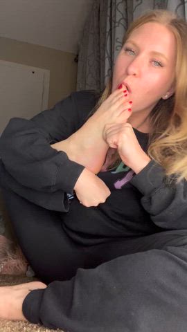 Yummy red toes