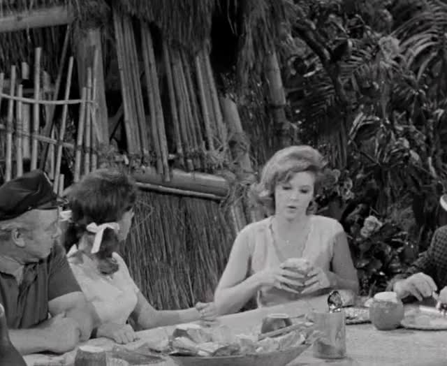 Dawn Wells and Tina Louise - Gilligans Island S01E25 - The Matchmaker - 02 (1)