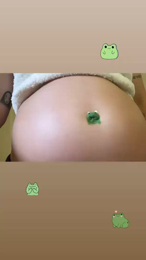 halsey pregnant belly clip